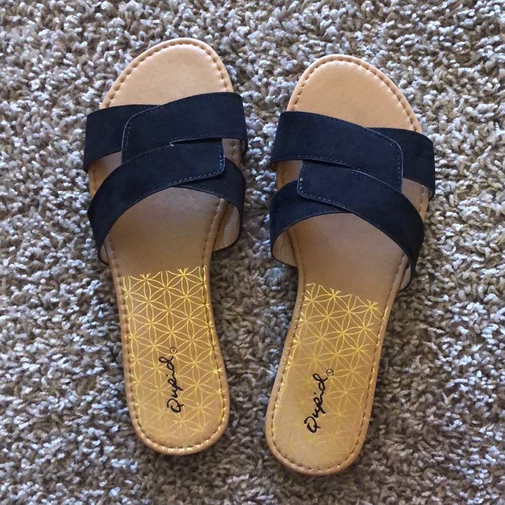 Archer Criss Cross Suede Sandals - Black